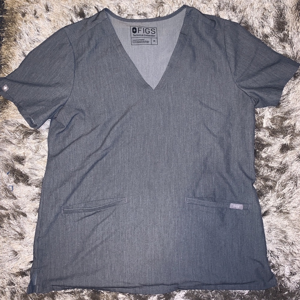 FIGS medium scrub top graphite